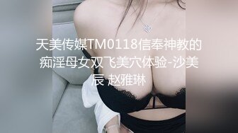 科技园女厕一袭浅红连衣裙优雅美女,嫩白的肌肤和窄小穴洞真馋人