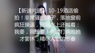 屄很粉的妹子被男友帮在床上尻