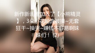 顶级马尾辫外围美女颜值一流，高价约两个妹子激情双飞，一起舔屌妹子有点尴尬，自摸给我看，翘起屁股轮着猛操