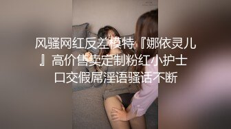 《极品CP魔手外购》色胆包天坑神潜入某公司女厕独占坑位隔板缝中实拍超多美女小姐姐方便，脸逼同步前后拍太顶了 (15)