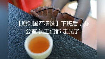 这是个有味道的视频 两个女人在服装店打架 内内被扒 屎都被打出来了