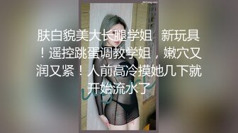 两对中年夫妻酒店激情4P大战，翘起大屁股互相拍照，连体丝袜一人一个，骑乘正入爆操，搞得开心了其乐融融