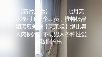 青春美眉吃鸡啪啪 宝贝舒不舒服 小洞洞都是水 在沙发被小哥哥骚逼舔的很舒坦 边操边大黑牛伺候