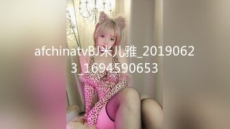 单男:你老公在旁边看着你会舒服吗 老婆:舒服～ 骑着大鸡巴失去理智了