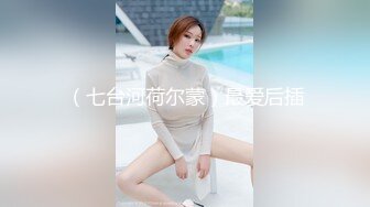 一女顶三用，乖巧妹妹樱桃小嘴轮流不停地含着三根大鸡巴  根根必爽  根根必爆