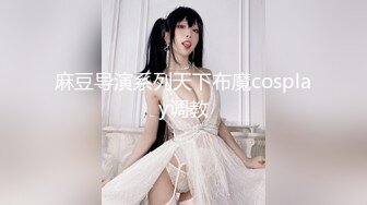 商场女厕多角度偷拍珠宝专柜的美女前台 白白嫩嫩的大屁股小黑鲍