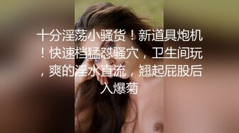 美妞一边吃着大鸡巴一边拿着手机对着镜子自拍