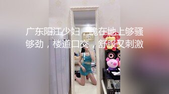 认真试妆的小姐姐，蕾丝白内，有姨妈渍