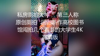 清纯文静美少女！坐在马桶上插穴！玻璃棒进进出出，表情一脸享受，骚穴淫水流出，搞舒服了