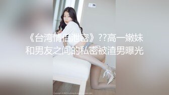 韵味十足风骚大奶美少妇自慰白浆流出，难得一见极品肥穴，特写跳蛋磨蹭搞得很湿，闺蜜加入揉捏奶子手指插菊花