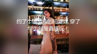   EDE罩杯妹妹与两支大鸡鸡哥哥玩3P