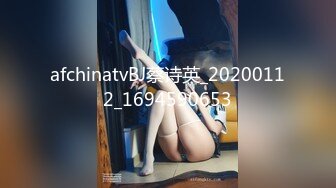 最新流出 魔手外购系列 全景厕拍（极品美女纹身妈妈）（美女塞棉棒）美女白虎无毛B 合集【70v】 (78)