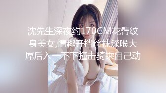 雙飛名場面，膚白貌美大長腿無毛白虎逼高跟誘惑，兩個騷女伺候一個小哥舔弄大雞巴，一字馬扛腿抽插輪草蹂躪