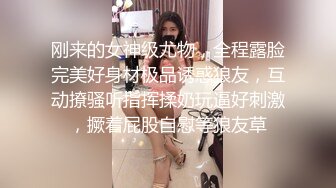 网红脸蛋女神球霸姐密码房和屌丝们互动蝴蝶逼里面还是挺粉的外阴唇颜色略黑