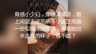 妹子玩自己的小穴比男人还要狠