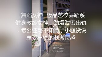 在镜子前记录下饥渴少妇遇到大肉棒后淫荡的表情和随着骚穴情不自禁套弄肉棒的身躯