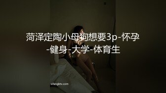 清纯小姐姐，被男友逗得笑岔气了，拍打小哥哥大腿继续含蓄吃鸡，这圆润屁股很爽哇！