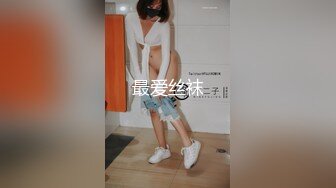 后插露脸小少妇，大长屌，后入无毛小白虎，猛烈操逼