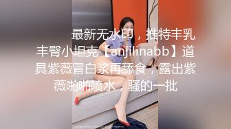 最新全镜偷窥二闺蜜服务员嘘嘘