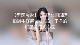 高颜值苗条短发新人妹子沙发道具自慰跳蛋震动扭动屁股非常诱人!