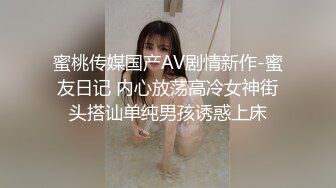 下药迷翻大奶子的少妇趁她睡着偷偷掰开她的大肥鲍猛插