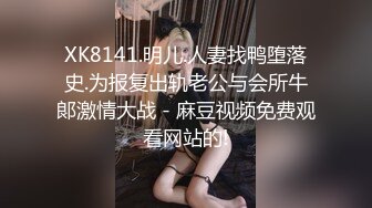 眼镜小少妇，外表甜美很骚，小夫妻居家操逼，美腿足交，吸吮舔屌口活棒，跪在沙发上后入