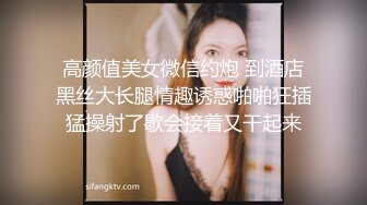 曖昧燈光下少婦享受多人全方位按摩服務