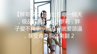 商城狂跟穿洛丽塔透明内闷骚眼镜妹,清晰可见的穴缝和黑毛馋死人