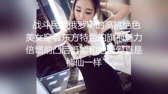 40岁熟女约我，边打游戏，一边被我后入