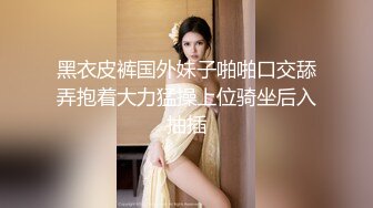 有钱大哥勾搭两个风骚女按摩技师，不停撩骚扒光玩奶又摸逼，享受骚逼的口活服务，按摩床上激情爆草淫声荡语