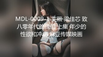 《魔手外购极品CP》厕拍达人潜伏女厕独占坑位隔板缝逼脸同框现场实拍多位小姐姐方便，极品肉丝美腿高颜美女擦逼的动作都好看 (4)