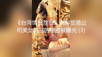 新流出厕拍大神潜入商场隔板女厕侧后偷拍❤️顾客和服务员尿尿尿很急的健美裤靓女.