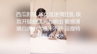   疯狂小迷妹被小哥在床上放肆蹂躏，疯狂草嘴，大鸡巴无套抽插干出好多白浆