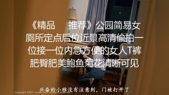 商城跟随偷窥跟闺蜜逛街的漂亮小姐姐 身材苗条细长腿 小内内小屁屁晃不停