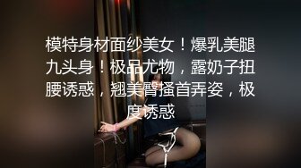 橙橙小萝莉晚上户外马路边露出玩SM，黑白丝高跟鞋全裸路上按摩器自慰，黑绳绑在柱子上跪地爬行