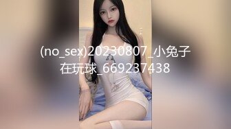 脑袋那么大的巨乳！新人下海骚货！一对豪乳又白又大，脱下丁字裤棒子插穴，无毛骚穴掰开尿尿