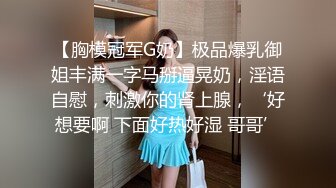 两大哥真会玩，全程露脸3P少妇堪比AV现场，敞亮激情前插后入玩弄小嘴和骚逼，搞的骚逼高潮不断浪叫不止