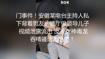 摆好镜头一边享受男人后入一边享受抽插