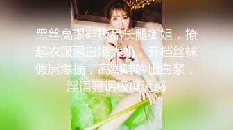 新来的美女模特全程露脸深夜撩骚互动狼友，揉奶玩逼勾搭大哥，让大哥抠逼揉奶，各种抽插爆草