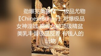   美女与野兽上门找熟女技师，边按摩边摸，脱下裤子后入，没搞几下就射了