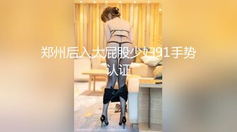 一路跟踪尾随偷拍在广场拍婚前写真的美女上厕所 原始档