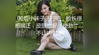 两个白嫩妹子跪爬姿势屁股翘的太销魂鸡巴猛力插入啪啪撞击