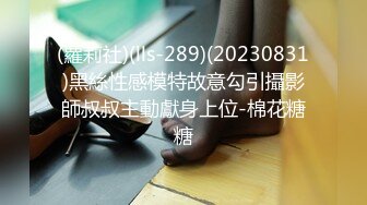 【吃葡萄不吐葡萄皮】大叔找熟女技师服务，脱下裤子打飞机，撩起裙子拔下内裤，摸摸搞搞69姿势口交.