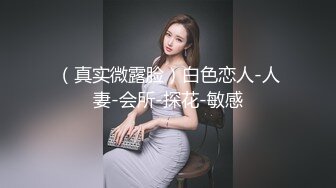 咖啡厅兼职上班的大学美女服务员，引诱了很久终于搞到手带到宾馆开房啪啪，水多又嫩又敏感操的嗷嗷淫叫，满身大汗!