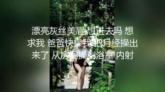  小丑探花深夜约操骚熟女，撩起衣服掏出奶子舔，伸进内裤摸穴，转战床上舔屌交，大屁股骑乘爆插