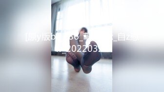 【幸福老哥双飞美臀骚女】跪着翘起屁股舔逼，叠罗汉舔屌扣穴，轮流吃JB，扶腰后入爆操，上位骑乘换着操